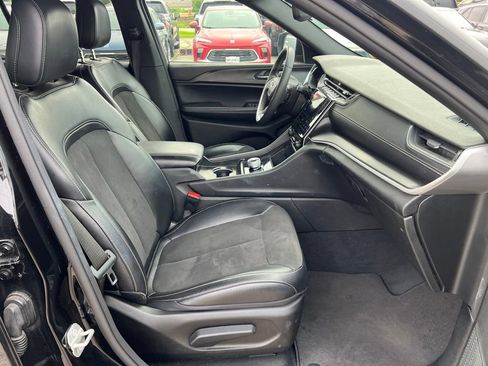 Used 2024 Jeep Grand Cherokee Altitude AWD/4WD image 39