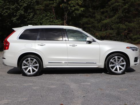 Used 2017 Volvo XC90 T6 Inscription w/ Vision Package image 2