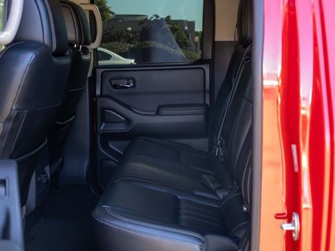 Used 2022 Nissan Frontier SV w/ SV Premium Package image 28