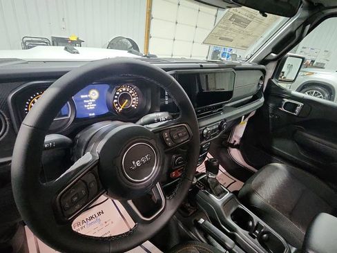 New 2026 Jeep Gladiator Mojave w/ Steel Bumper Group image 10