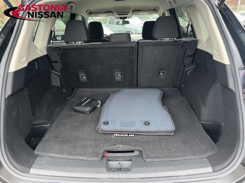 Used 2023 Nissan Rogue SV image 33