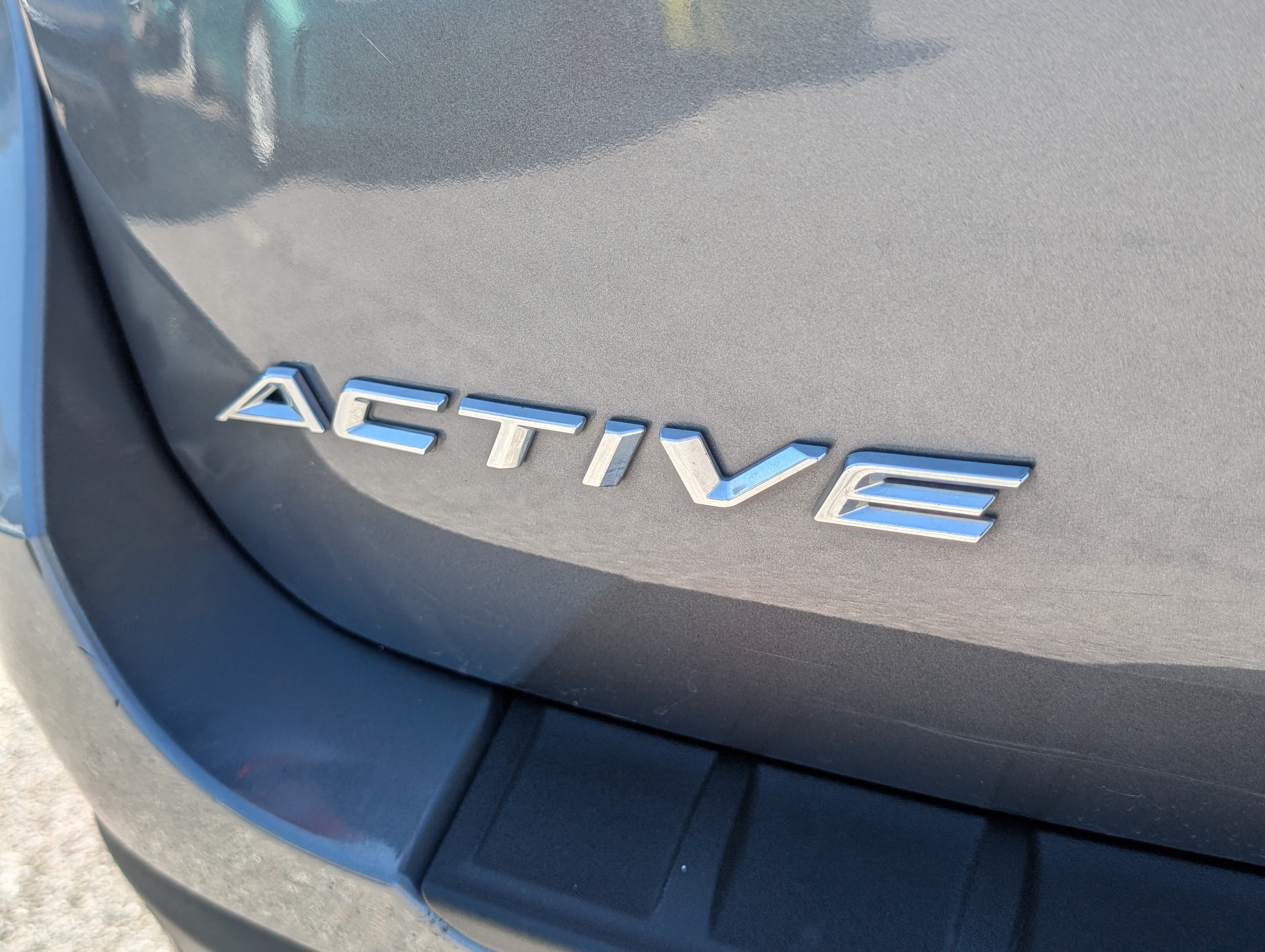 Used 2025 Ford Explorer Active AWD/4WD image 9