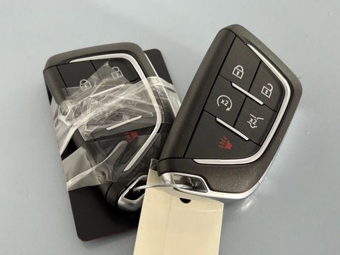 Used 2026 Cadillac Optiq V AWD/4WD image 37