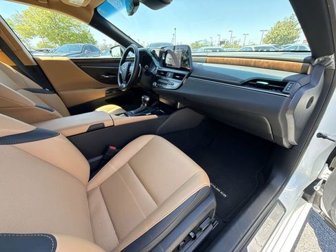 Used 2025 Lexus ES 350 w/ Premium Package image 15