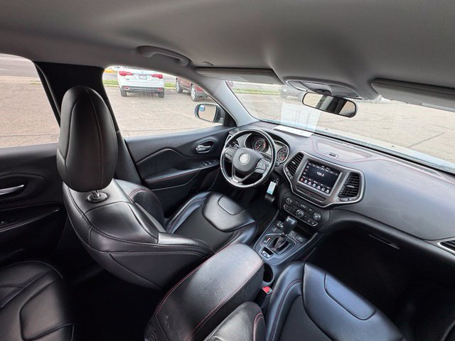 Used 2020 Jeep Cherokee Trailhawk w/ Cold Weather Group AWD/4WD image 25