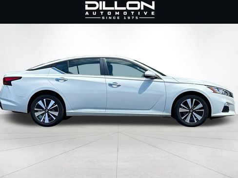 Used 2022 Nissan Altima 2.5 SV AWD/4WD image 3