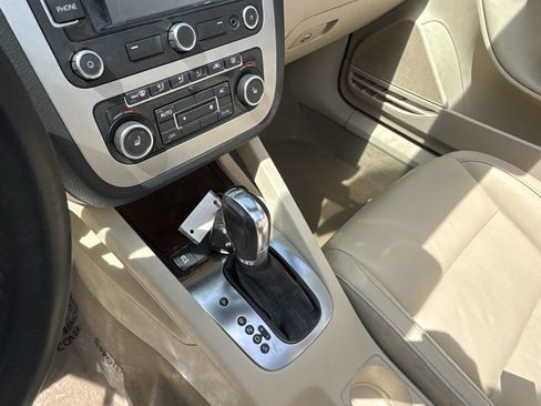 Used 2012 Volkswagen Eos Lux image 33