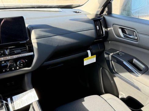 New 2026 Nissan Pathfinder SV image 8