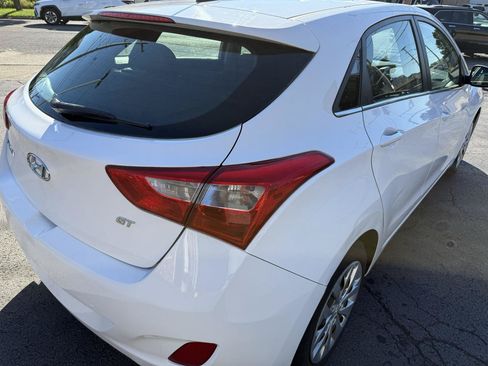 Used 2017 Hyundai Elantra GT FWD image 11