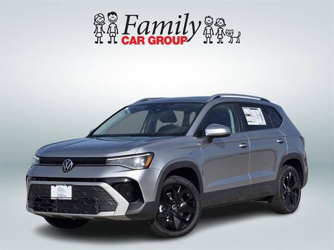 New 2025 Volkswagen Taos SE image 1