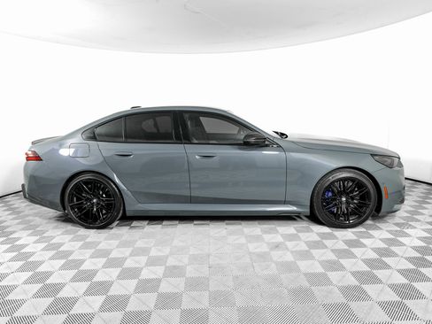 Used 2025 BMW M5 w/ Carbon Package image 4