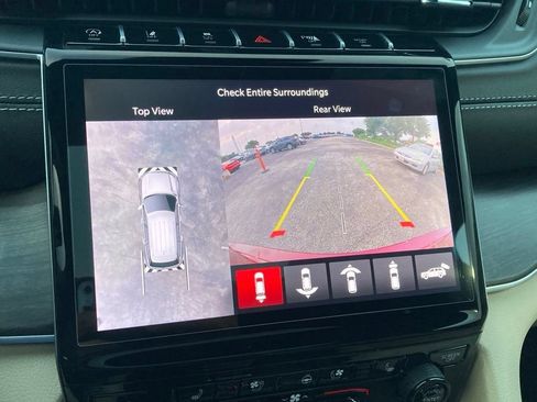 Used 2025 Jeep Grand Cherokee Limited w/ Luxury Tech Group II RWD image 26