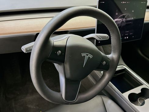 Used 2023 Tesla Model 3 Standard Range image 18