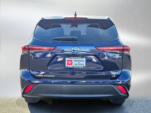 Used 2022 Toyota Highlander LE image 4