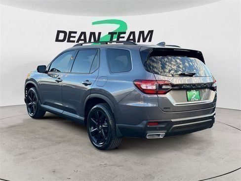 Used 2025 Honda Pilot Black Edition image 6