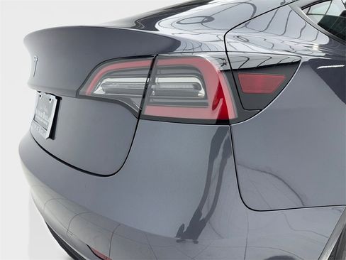 Used 2023 Tesla Model 3 Standard Range image 10