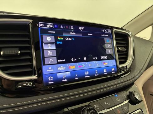 Used 2021 Chrysler Pacifica Limited w/ Premium & Safety Sphere Group FWD image 26