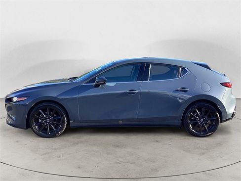 Used 2020 MAZDA MAZDA3 Premium image 2