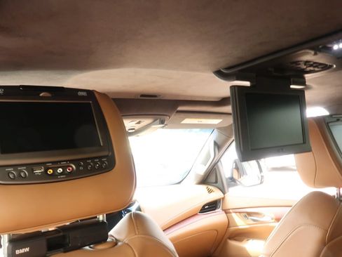 Used 2017 Cadillac Escalade Platinum AWD/4WD image 22