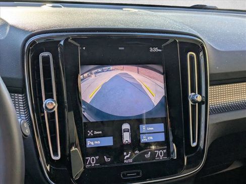 Used 2022 Volvo XC40 T4 R-Design w/ Protection Package Premier image 13