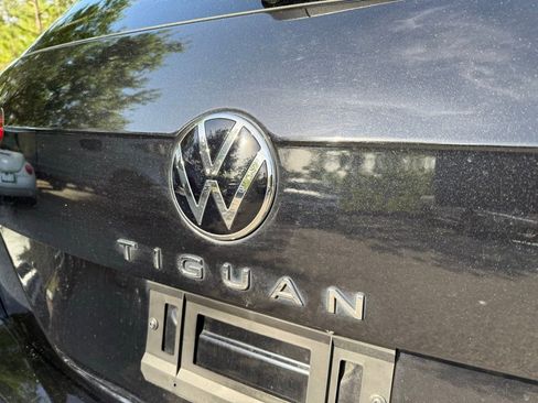 Certified 2022 Volkswagen Tiguan SE R-Line image 12