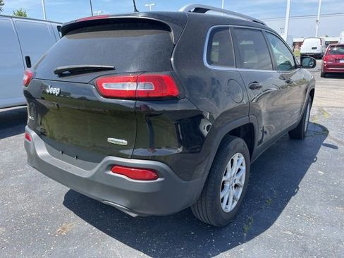 Used 2017 Jeep Cherokee Latitude w/ Cold Weather Group AWD/4WD image 2