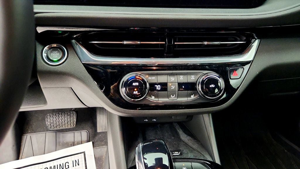 Used 2025 Buick Envista Sport Touring w/ Convenience I Package FWD image 18