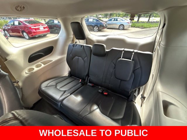 Used 2017 Chrysler Pacifica Touring-L FWD image 33