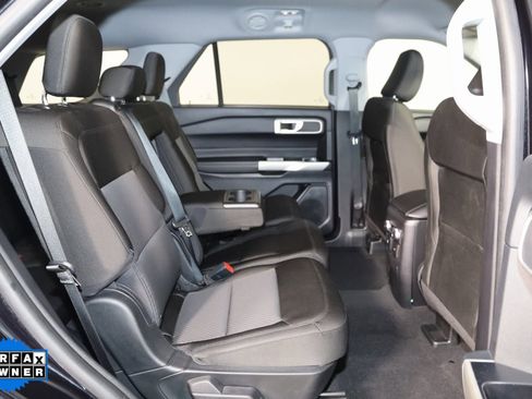 Used 2022 Ford Explorer XLT image 13