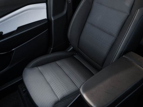 New 2026 Chevrolet Trax LT w/ Sunroof Package image 24