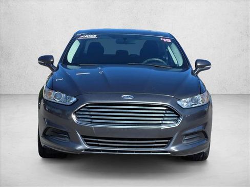 Used 2015 Ford Fusion SE FWD image 2