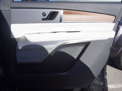 Used 2026 Cadillac Vistiq Luxury image 21