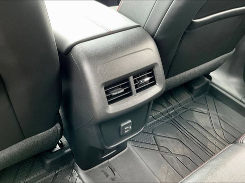 Used 2024 Chevrolet Equinox RS FWD image 11