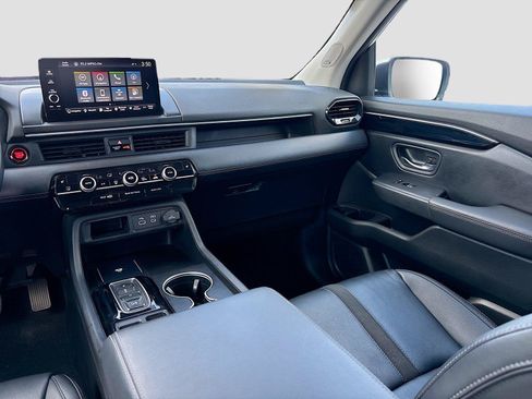 Certified 2024 Honda Pilot Touring image 29