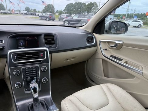 Used 2014 Volvo S60 T5 image 14