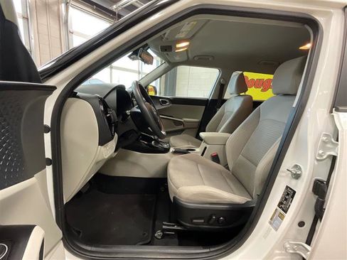 Used 2022 Kia Soul S image 11