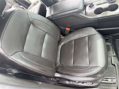 Used 2017 GMC Acadia SLT w/ LPO, Floor Liner Package AWD/4WD image 27