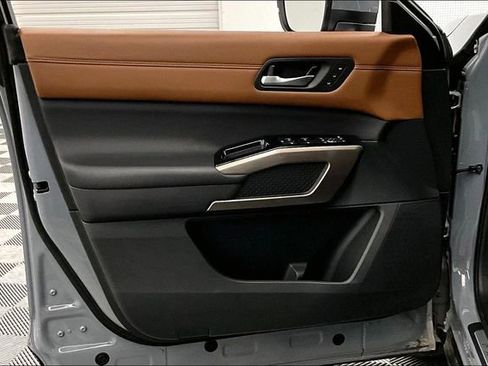 Used 2025 Nissan Pathfinder Platinum image 21