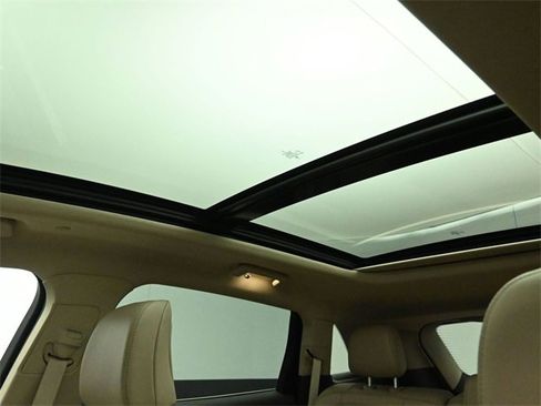 Certified 2023 Lincoln Nautilus Reserve image 11