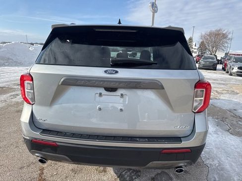 Used 2022 Ford Explorer XLT w/ Equipment Group 202A image 6
