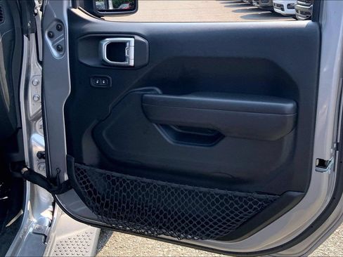 Used 2018 Jeep Wrangler Unlimited Sport S AWD/4WD image 21