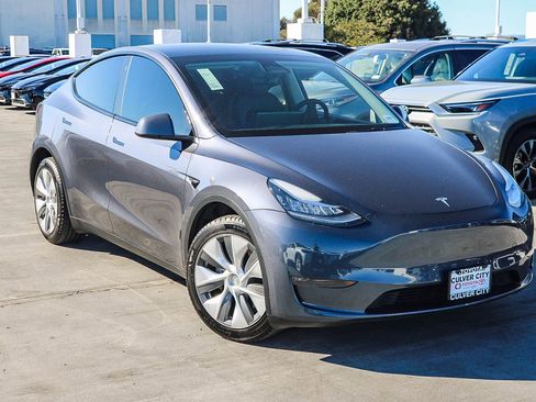 Used 2023 Tesla Model Y Long Range image 1