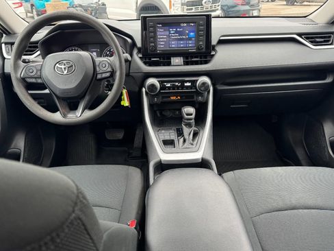 Used 2021 Toyota RAV4 LE image 11