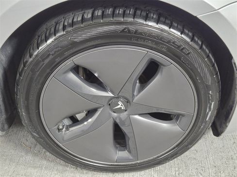 Used 2018 Tesla Model 3 Long Range image 10