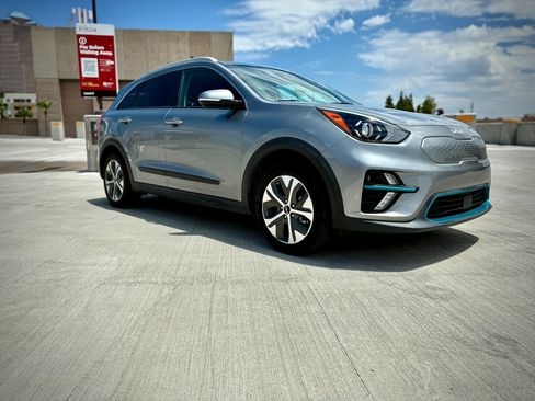 Used 2022 Kia Niro EX Premium FWD image 14