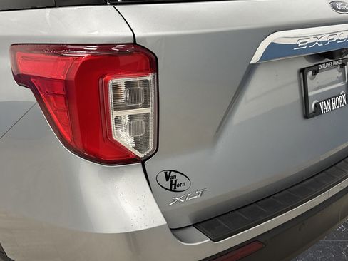 Used 2023 Ford Explorer XLT AWD/4WD image 34