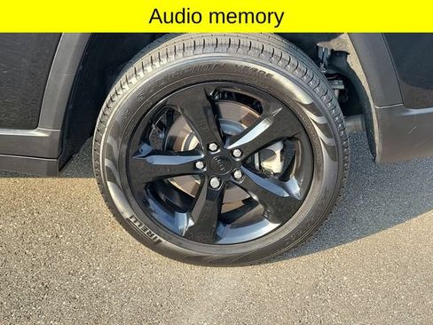 Used 2022 Jeep Grand Cherokee L Limited w/ Black Appearance Package AWD/4WD image 6