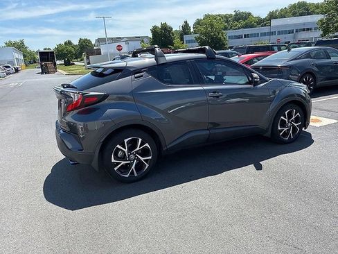 Used 2021 Toyota C-HR XLE FWD image 8