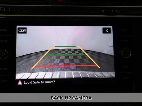 Used 2024 Volkswagen Tiguan SE w/ Panoramic Sunroof Package AWD/4WD image 6