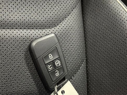 Used 2024 Volkswagen Tiguan SEL R-Line image 28